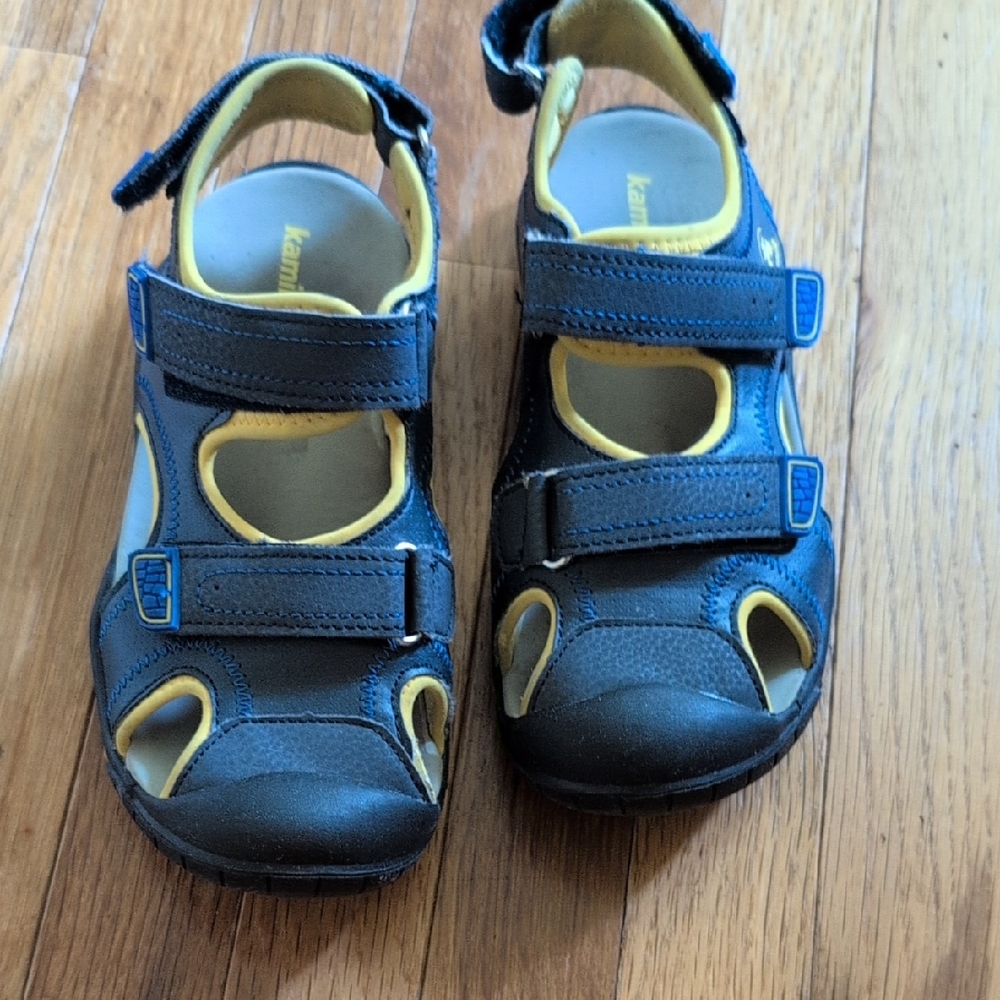 Kamik Kids Sandals in Black and Yellow